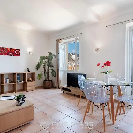Apart Overlooking The Port Of Holiday home Nice