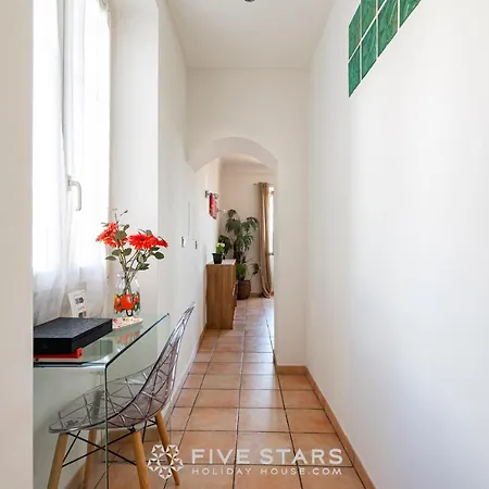 Apart Overlooking The Port Of Holiday home Nice